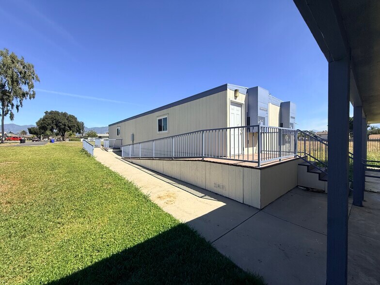 More Photos Of 625 N Eucalyptus Ave, Rialto Religious Facility For Lease