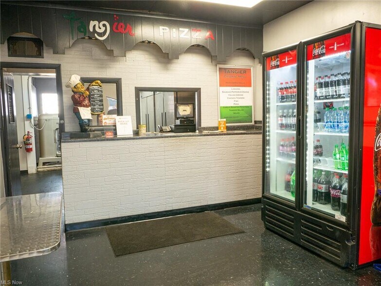 More Photos Of 880 Youngstown Poland Rd, Struthers Restaurant For Sale