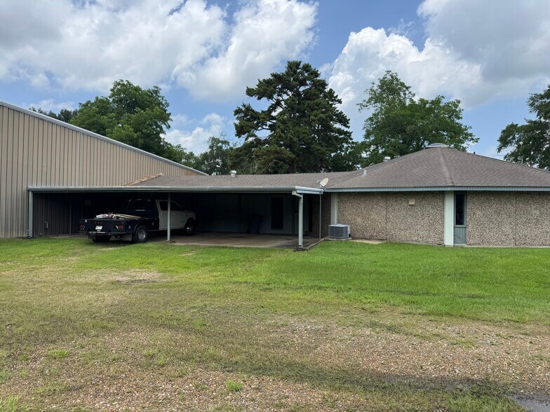 More Photos Of 1208 S Chestnut St, Lufkin Showroom For Sale