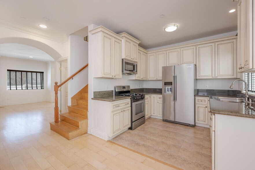 More Photos Of 4325 Stern Ave, Sherman Oaks Apartments For Sale