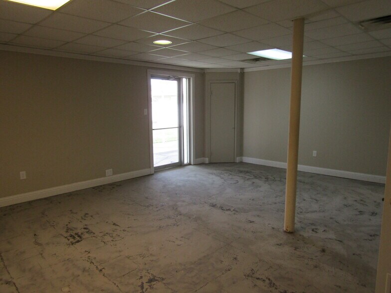 More Photos Of 501 S Lewis St, New Iberia Office For Sale