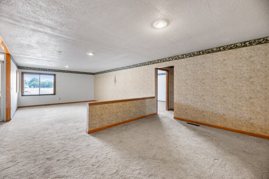 More Photos Of 106 Shadybrook Dr, Cheney Office For Sale