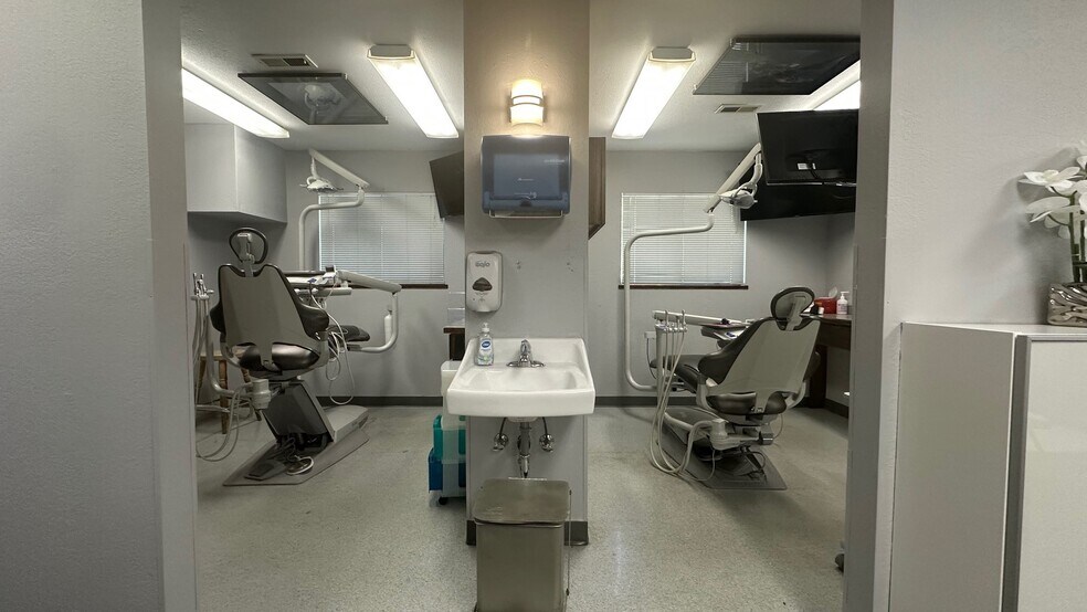 More Photos Of 301 SW Belair Dr, Clatskanie Medical For Sale