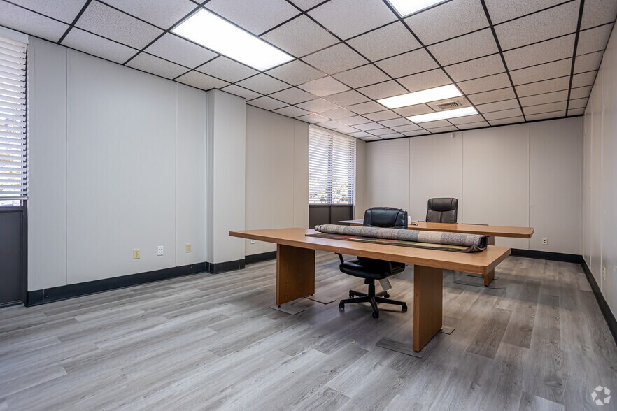 More Photos Of 3315 Demetropolis Rd, Mobile Office For Sale