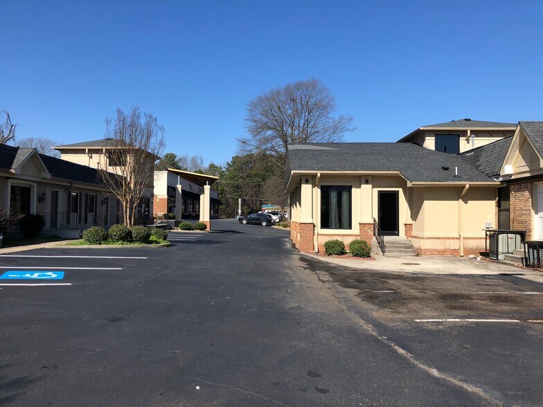 More Photos Of 188 Upper Riverdale Rd, Jonesboro Storefront Retail Office For Lease