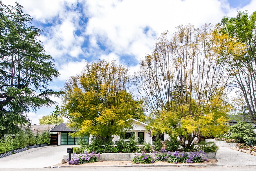 Primary Photo Of 1865 El Monte Dr, Thousand Oaks Apartments For Sale