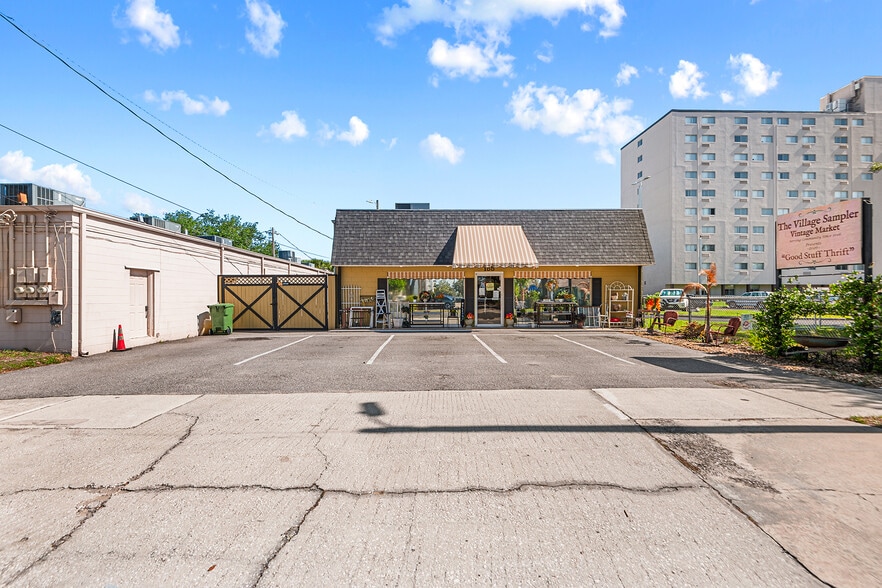 More Photos Of 155 Avenue B SW, Winter Haven Storefront For Sale
