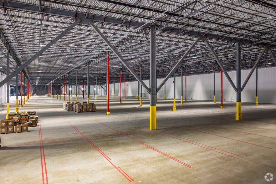 More Photos Of 545 Lake Careco Rd, Austell Distribution For Lease