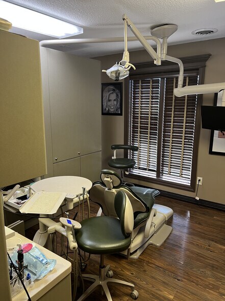 More Photos Of 5703-5713 NW 64th Ter, Kansas City Medical For Sale