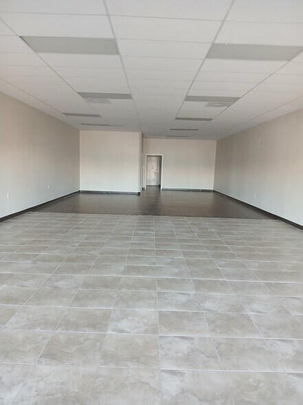 More Photos Of 2704 E Griffin Pkwy, Mission Storefront Retail Office For Lease