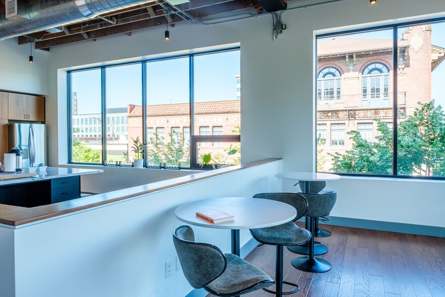More Photos Of 911 Main St, Vancouver Office For Lease