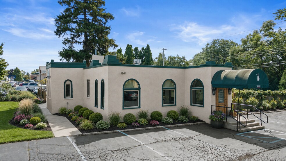 More Photos Of 17001 W Greenfield Ave, New Berlin Restaurant For Sale