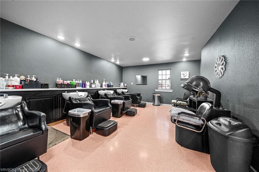 More Photos Of 6710 Dallas St, Fort Smith General Retail For Sale