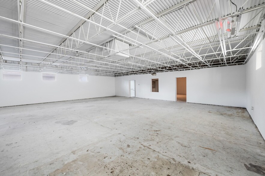 More Photos Of 4749 Hollywood Blvd, Hollywood Storefront Retail Office For Sale