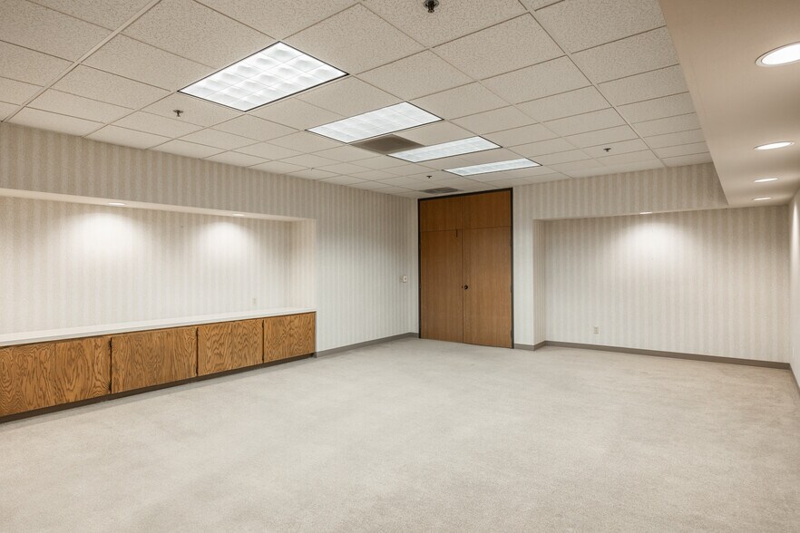 More Photos Of 2540 W Shaw Ln, Fresno Office For Sale