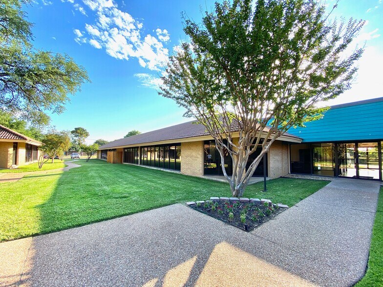 More Photos Of 1550 Norwood Dr, Hurst Office For Lease