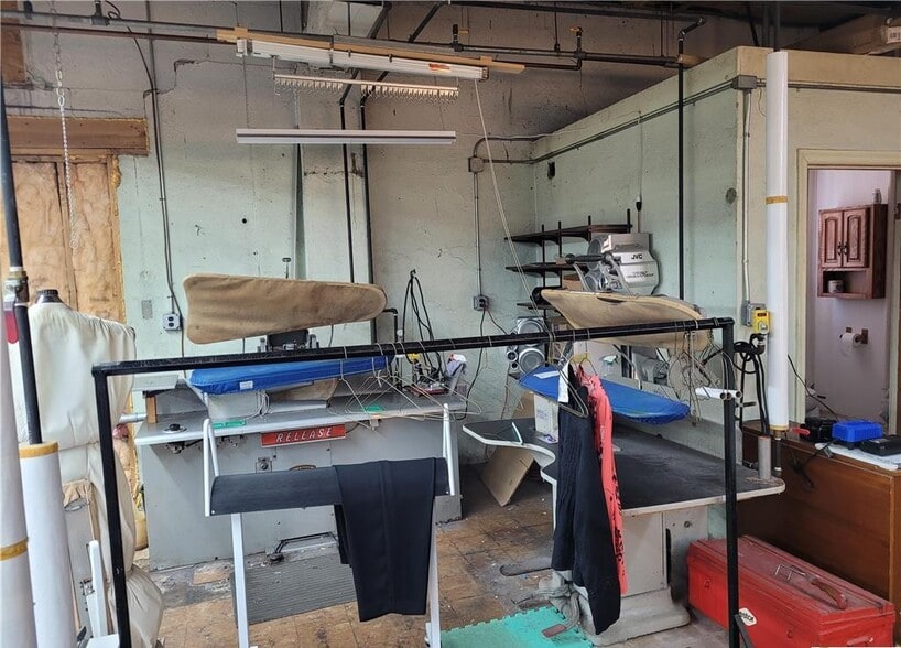 More Photos Of 1627 Main St, Northampton Storefront For Sale