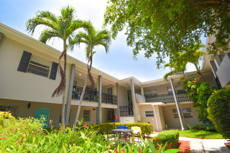 More Photos Of 202 Lucerne Ave, Lake Worth Apartments For Sale