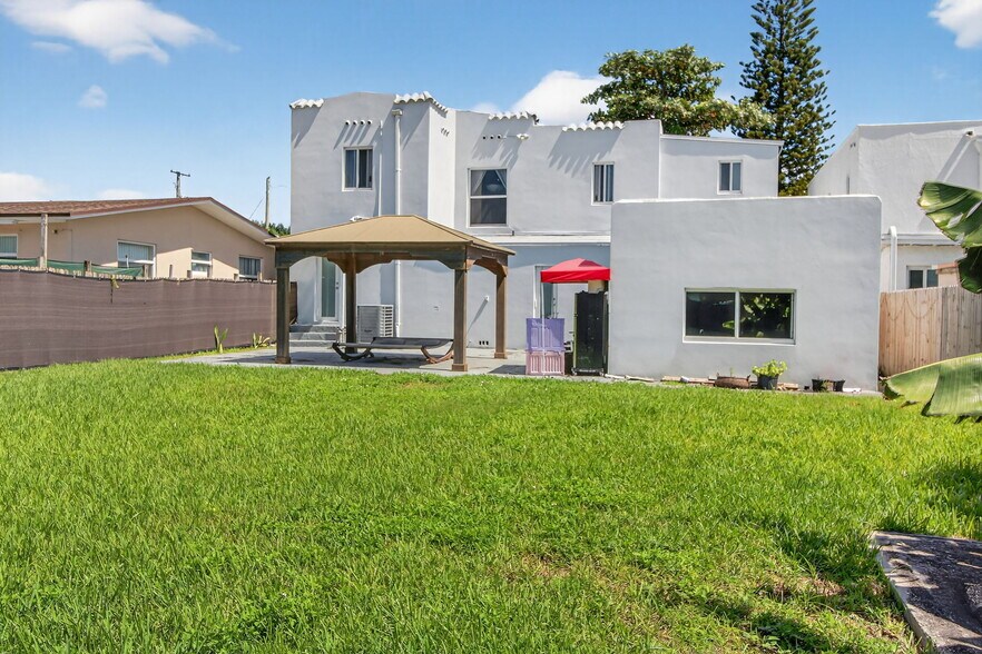 More Photos Of 1680 NW 22nd Ct, Miami Multifamily For Sale