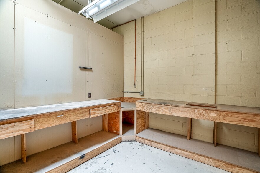 More Photos Of 20 Arroyo Cuyamungue Rd, Santa Fe Warehouse For Sale