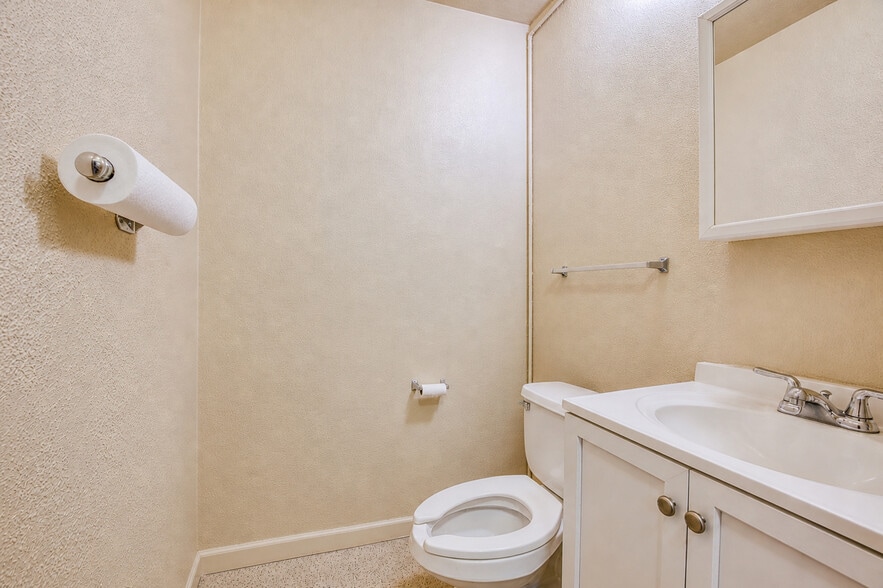 More Photos Of 20825 Plymouth Rd, Detroit Medical For Sale