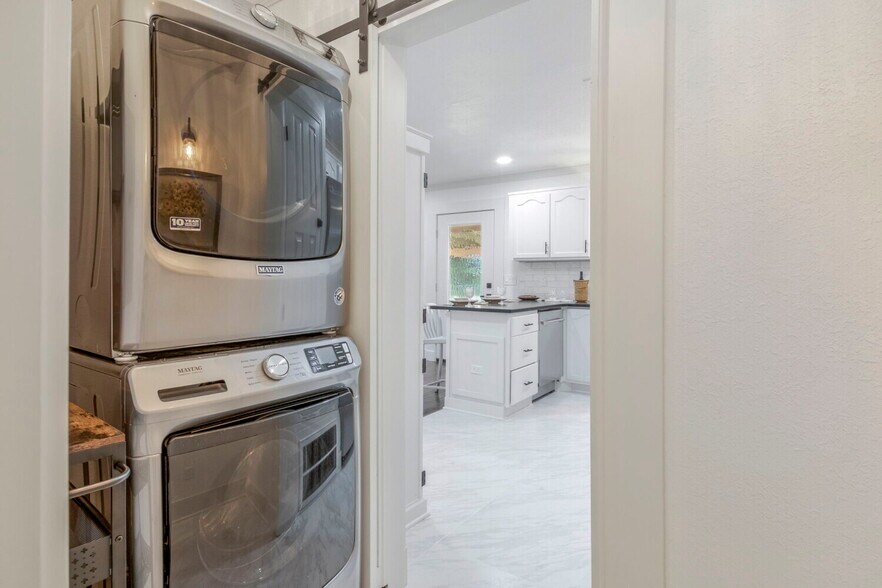 More Photos Of 6682 Ravine St, Milton Office Residential For Sale