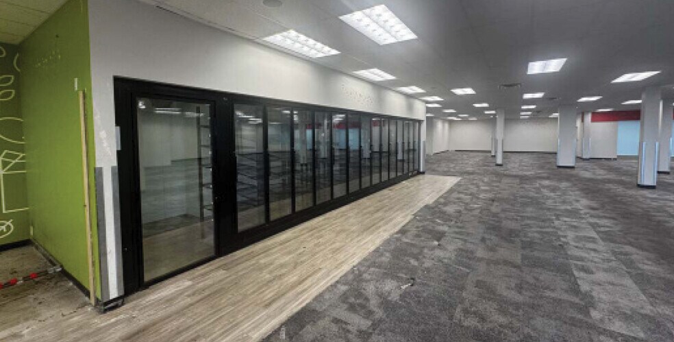 More Photos Of 799 Beach St, San Francisco Drugstore For Lease