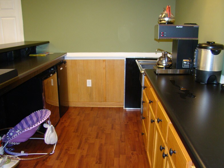More Photos Of 9876 Main St, Woodstock Flex For Sale