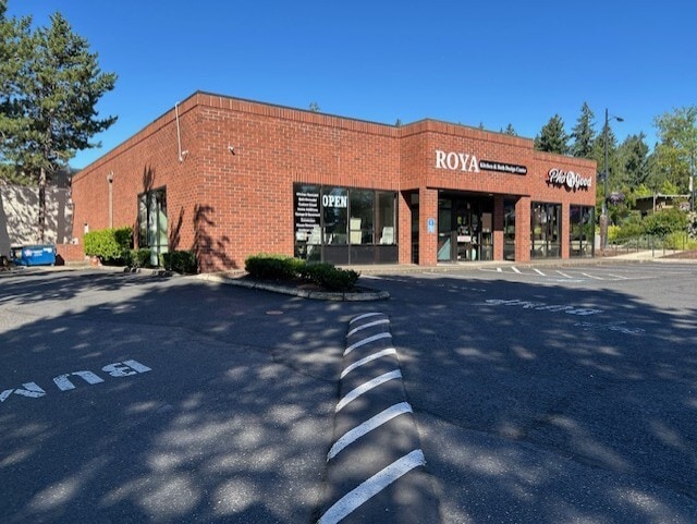 Primary Photo Of 16000-16118 Boones Ferry Rd, Lake Oswego Restaurant For Sale