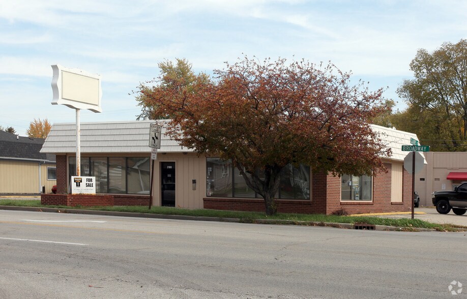 Primary Photo Of 2100 Broadway, Anderson Storefront For Sale