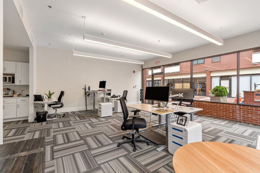 More Photos Of 5-15 Derby Sq, Salem Office For Lease