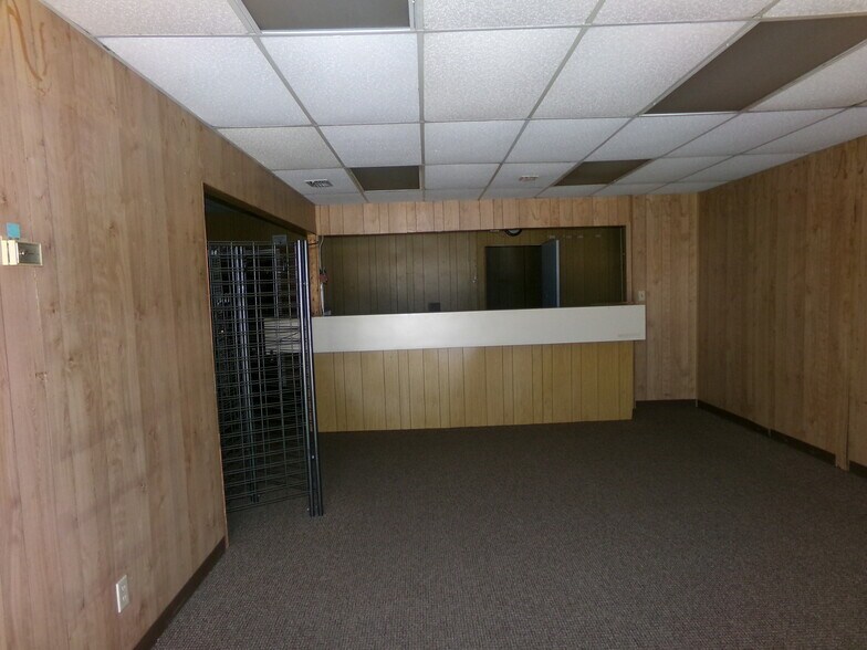 More Photos Of 2120 E Edgewood Dr, Lakeland Industrial For Lease