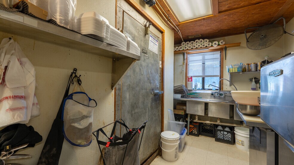 More Photos Of 6285 State Rte 7, Roach General Retail For Sale