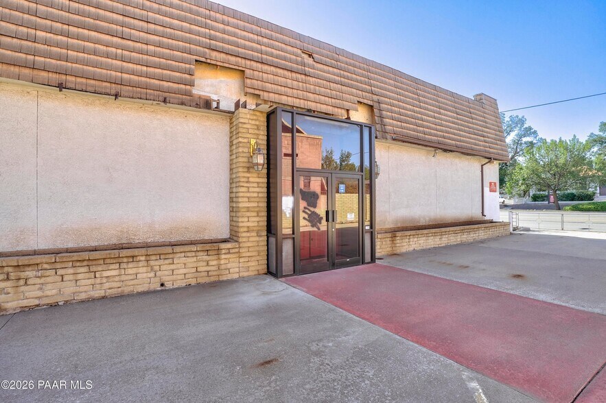 More Photos Of 620 E Gurley St, Prescott Restaurant For Sale