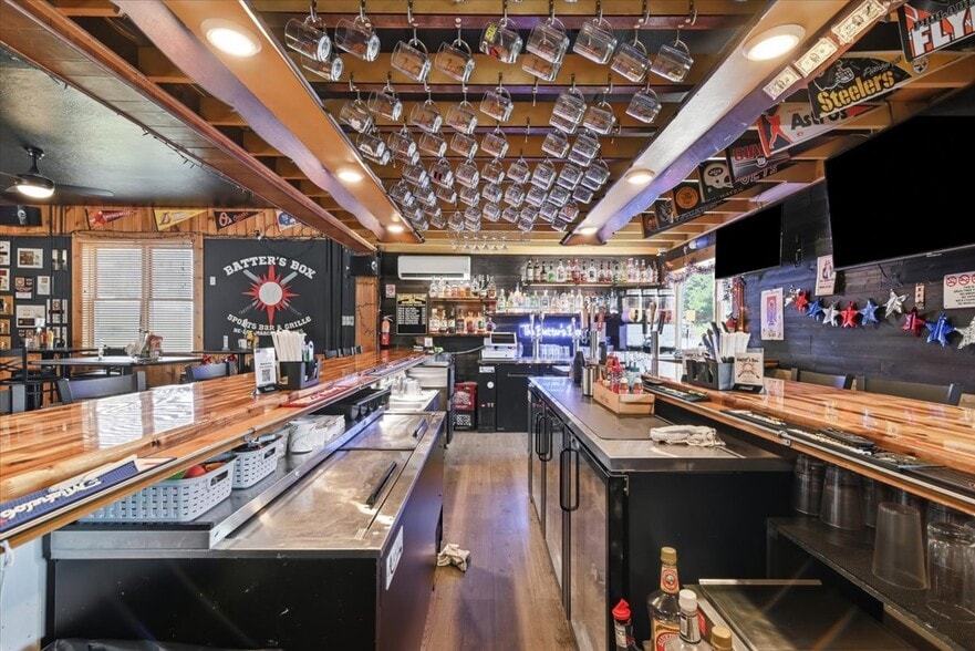 More Photos Of 10 E Lehigh St, Summit Hill Restaurant For Sale