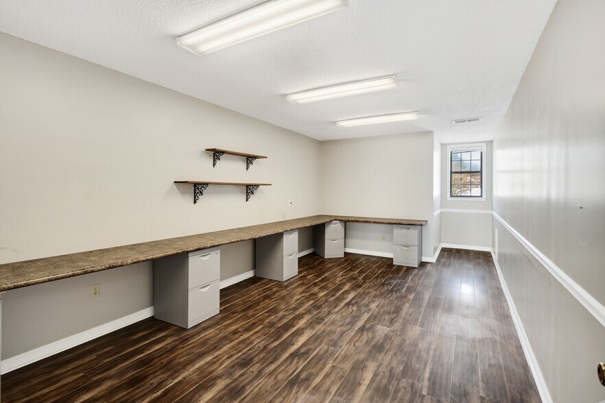 More Photos Of 6920 Oak Forest Dr, Olive Branch Loft Creative Space For Sale
