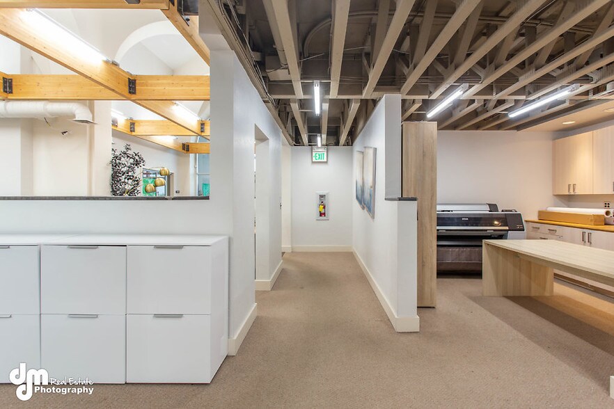 More Photos Of 8801-8811 Toloff St, Anchorage Office For Sale