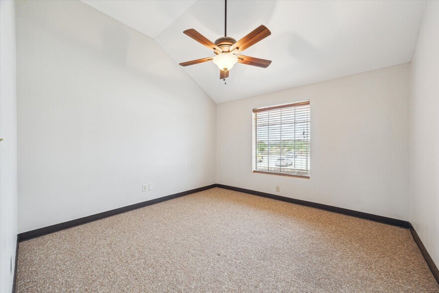 More Photos Of 1501 N Amburn Rd, Texas City Medical For Sale