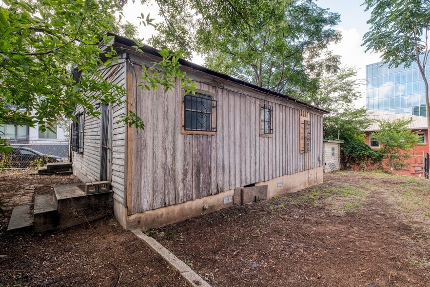 More Photos Of 911 E 6th St, Austin Freestanding For Sale