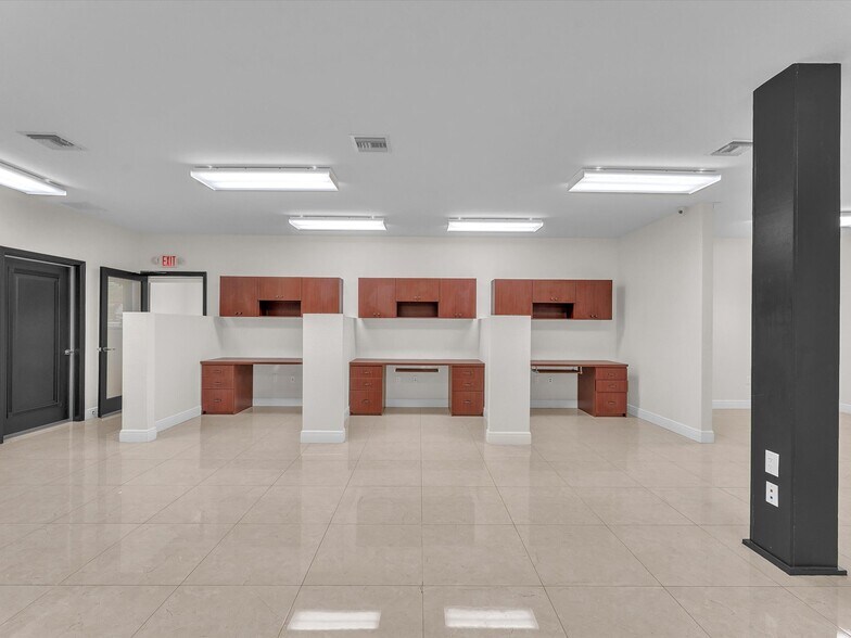 More Photos Of 2470 NW 102nd Pl, Doral Storefront Retail Office For Sale