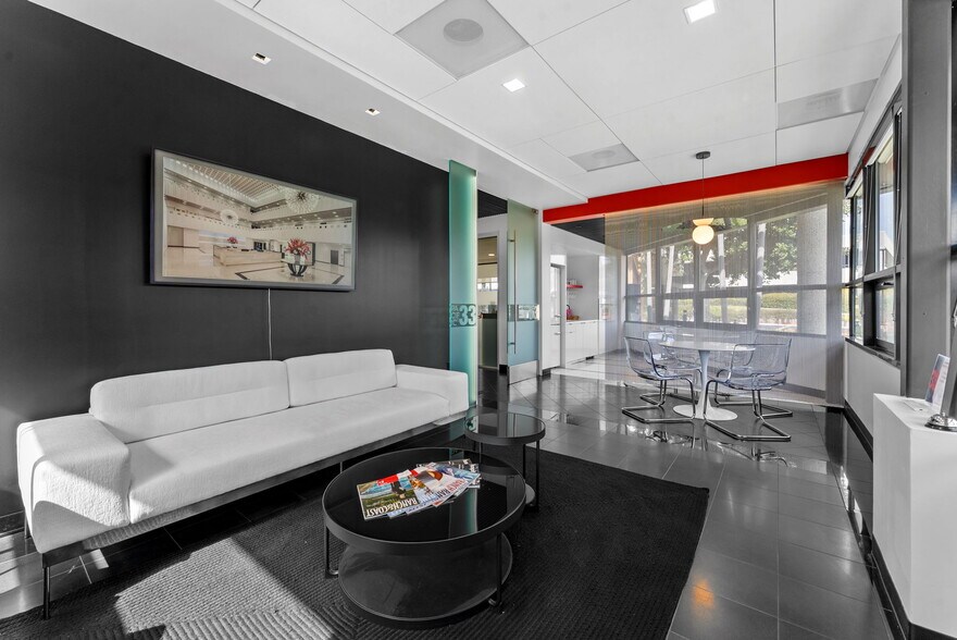 More Photos Of 5080 Shoreham Pl, San Diego Office For Sale