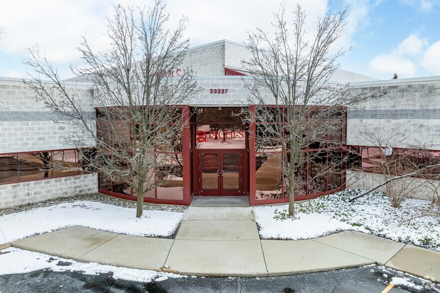 More Photos Of 23227 Commerce Dr, Farmington Warehouse For Sale