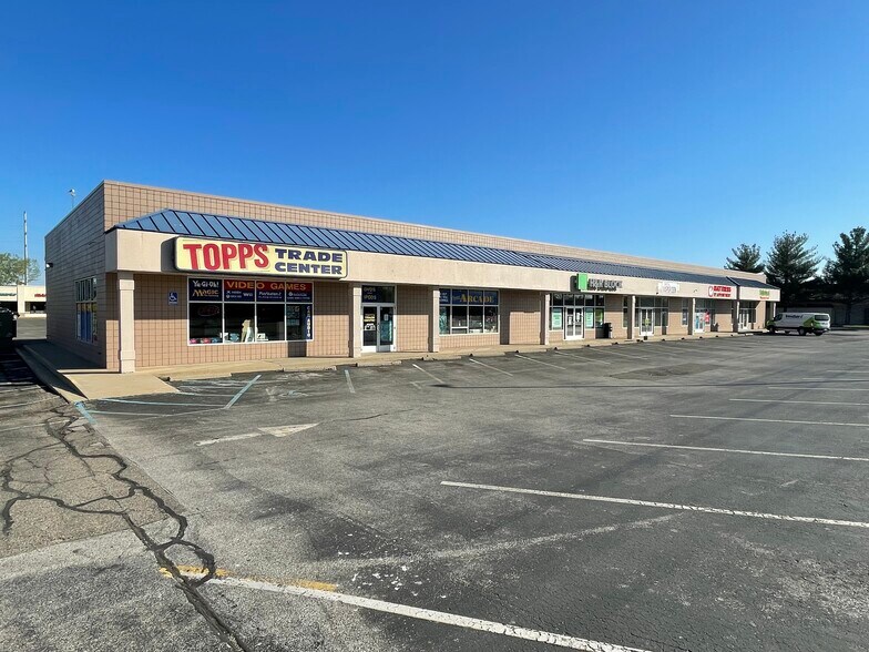 More Photos Of 1609-1619 Mall Dr, Benton Harbor General Retail For Sale