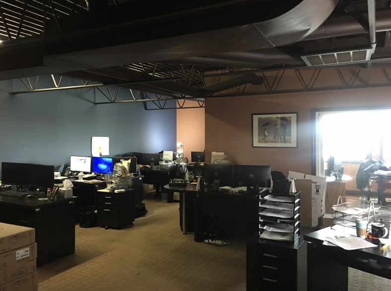 More Photos Of 3533-3539 Lawson Blvd, Oceanside Warehouse For Lease