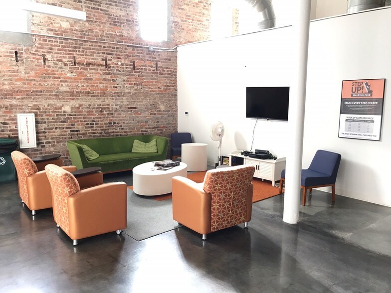 More Photos Of 1525 Hendry St, Fort Myers General Retail For Sale