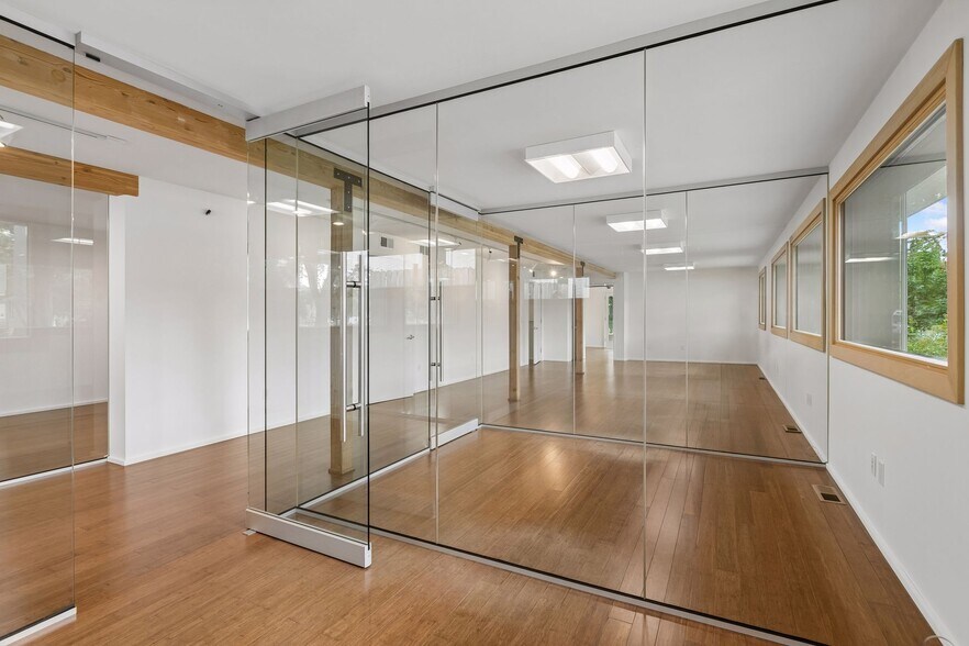 More Photos Of 901 NE 23rd Ave, Saint Anthony Office For Sale