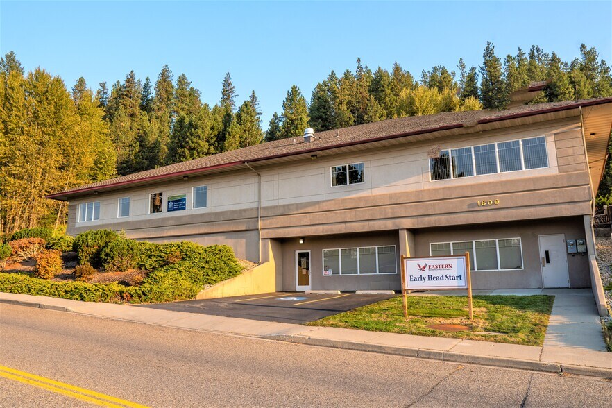 More Photos Of 1600 W 1st St, Newport Office For Sale