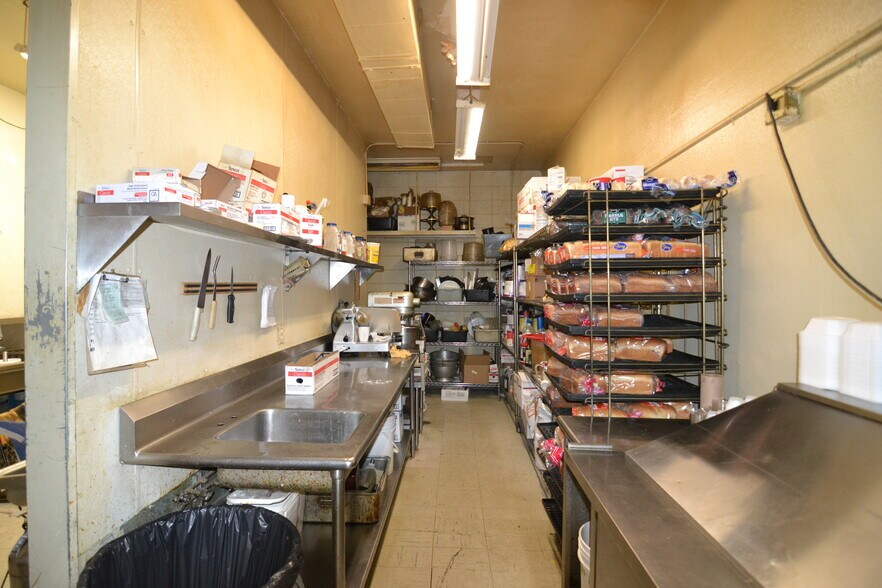 More Photos Of 121 NE 3rd St, Prineville Restaurant For Sale