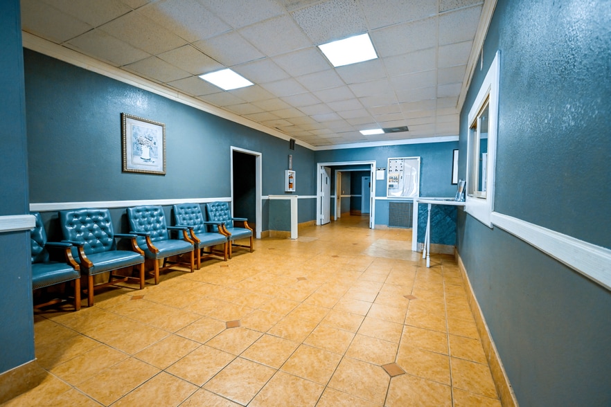 More Photos Of 3603 Fredericksburg Rd, San Antonio Storefront For Sale