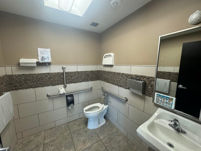 More Photos Of 7800 S 5600 W, West Jordan General Retail For Sale